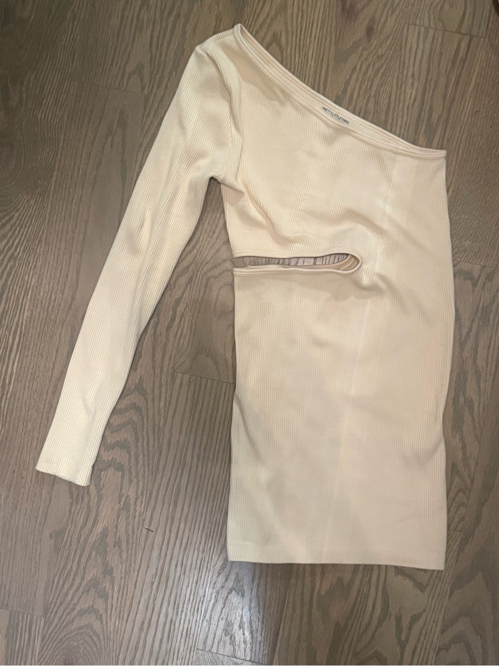 PreAsymmetric One-Shoulder Cream Ribbed Dress